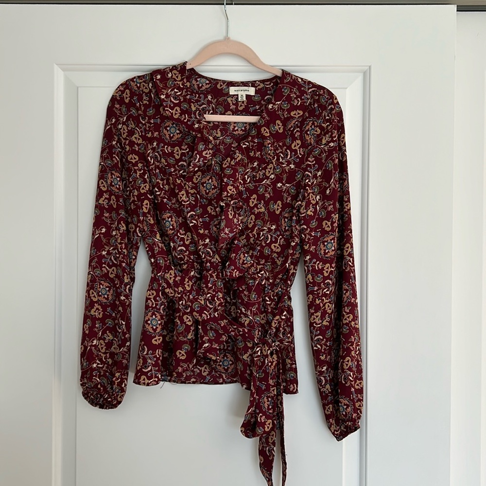 Max Studio - V- Neck Blouse Size XS